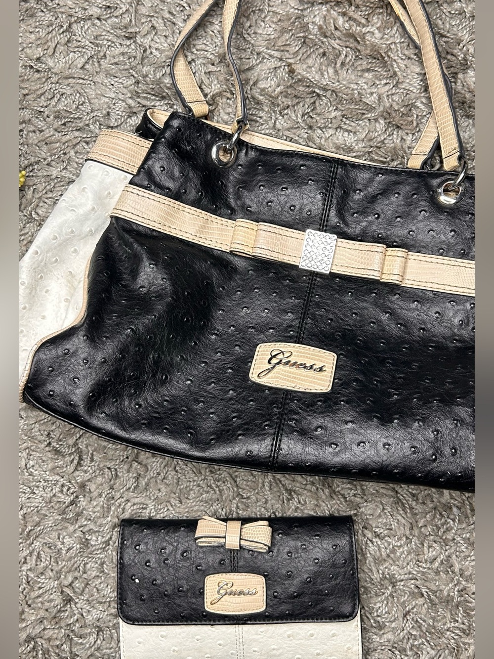 VTG y2k GUESS Black and Cream Shoulder Tote with Matching Wallet